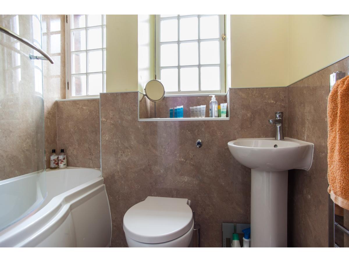 Historic Dean Village Treasure, Sleeps 4 Эдинбург Экстерьер фото